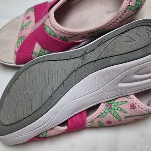 Easy Spirit Pink and Green Slide Sandals Sz 6 Like New